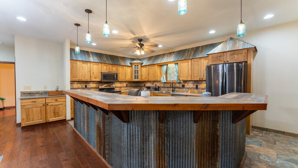 More Photos Of 283 Broken Post, Richland Specialty For Sale