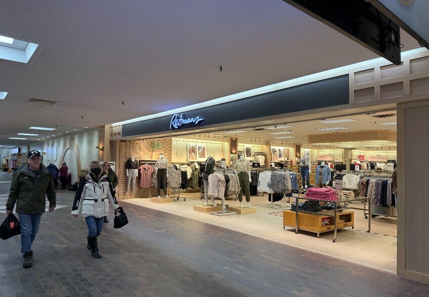 More Photos Of 42 Queen St, Stephenville General Retail For Lease