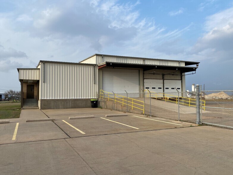 More Photos Of 140 Industrial Park Dr dr, Bay City Industrial For Sale