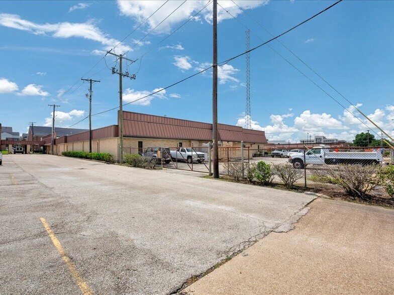 More Photos Of 321 N 1st St, Lufkin Office For Sale