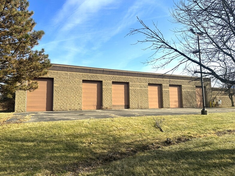 More Photos Of 4820 Wolf Rd, Dayton Service For Lease