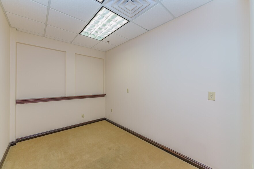More Photos Of 10 Maxwell Dr, Clifton Park Medical For Lease