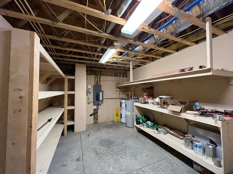 More Photos Of 230 Industrial Park Rd, Baldwin Warehouse For Sale