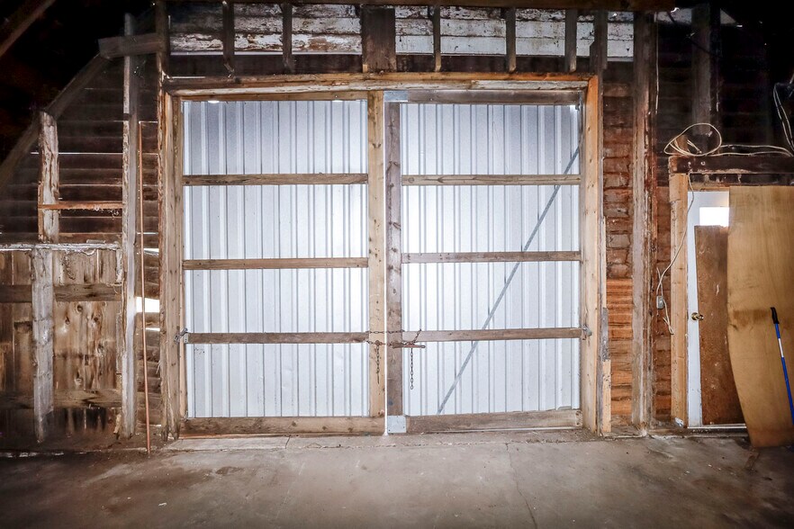 More Photos Of 201 W Silknitter St, Rose Hill Self Storage For Sale