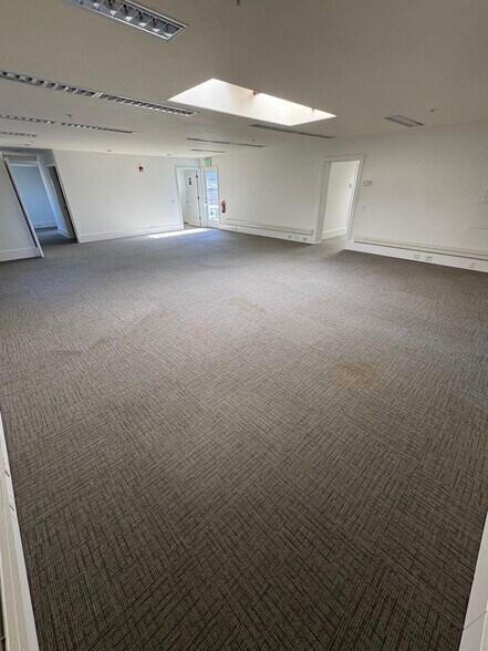More Photos Of 637 Main St, Half Moon Bay Office For Lease