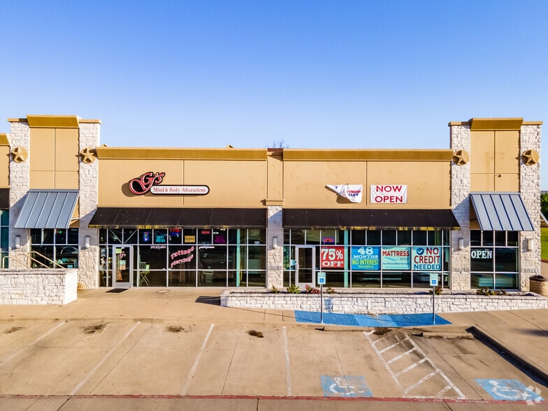 More Photos Of 2916 N US Highway 75, Sherman Storefront For Lease
