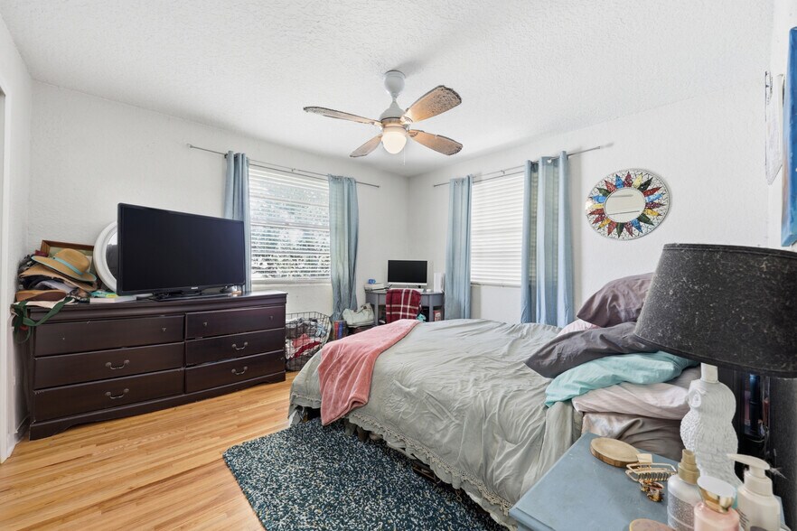 More Photos Of 218 19th Ave N, Jacksonville Beach Apartments For Sale