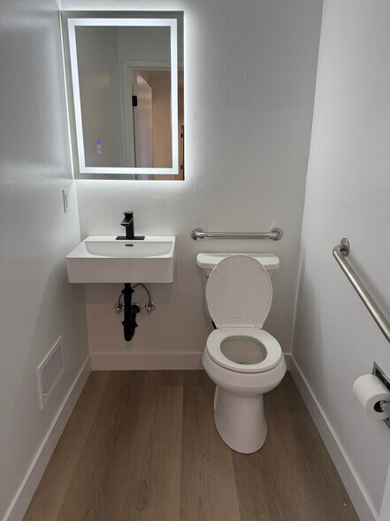 More Photos Of 19830 Lake Chabot Rd, Castro Valley Medical For Lease