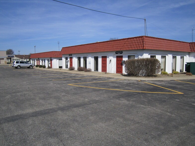 More Photos Of 25 N Canfield Niles Rd, Youngstown Loft Creative Space For Lease