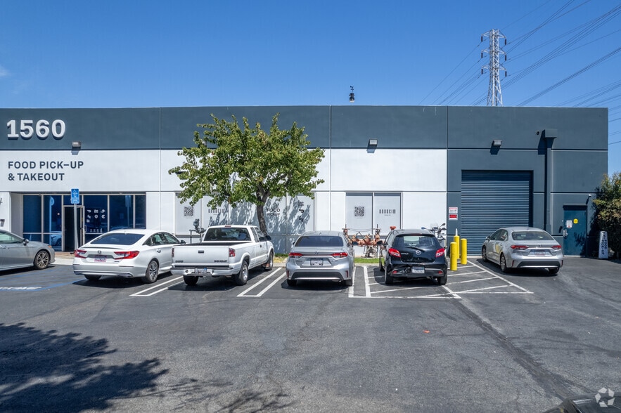 More Photos Of 1560 S Lewis St, Anaheim Warehouse For Lease