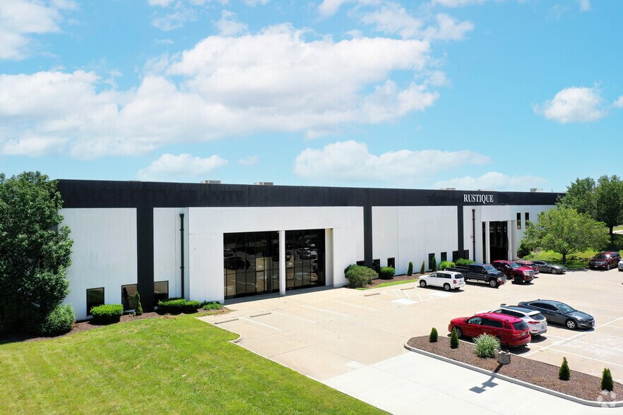 Primary Photo Of 1300-1308 Rustique Sq, O'Fallon Warehouse For Lease
