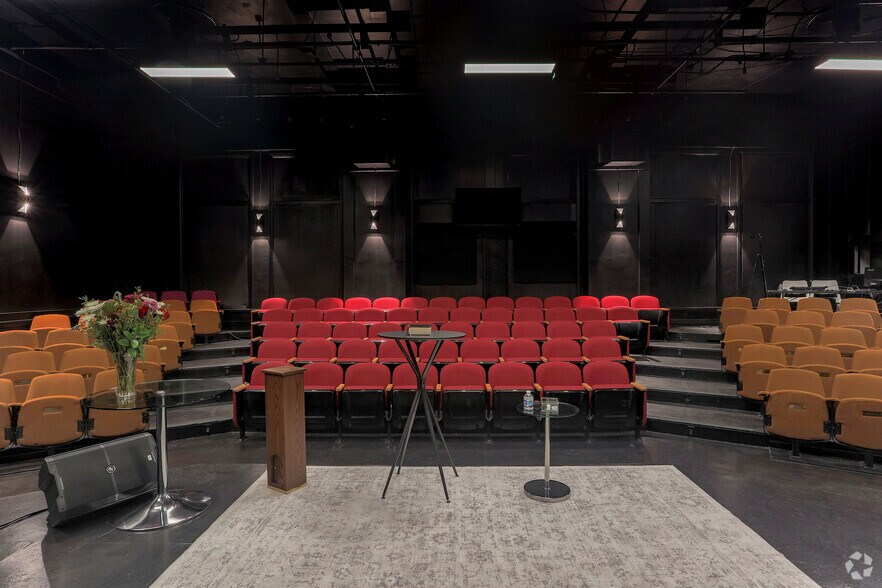 More Photos Of 2940 16th St, San Francisco Loft Creative Space For Lease