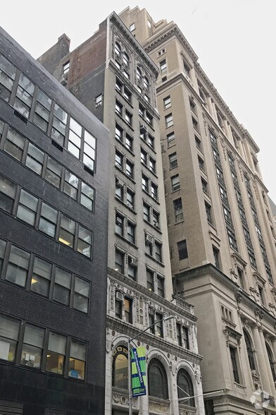 More Photos Of 37 W 39th St, New York Office For Lease