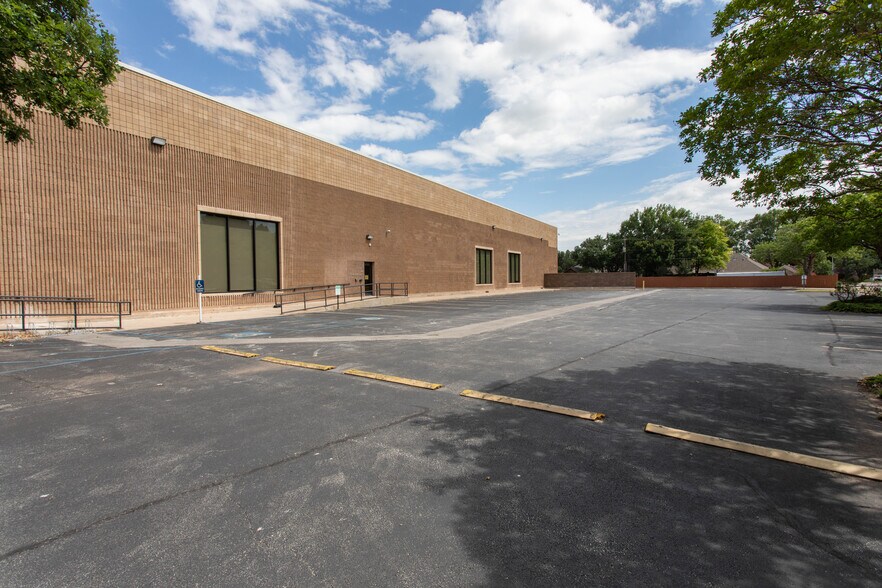 More Photos Of 2215 Southwest Pky, Wichita Falls Office For Lease