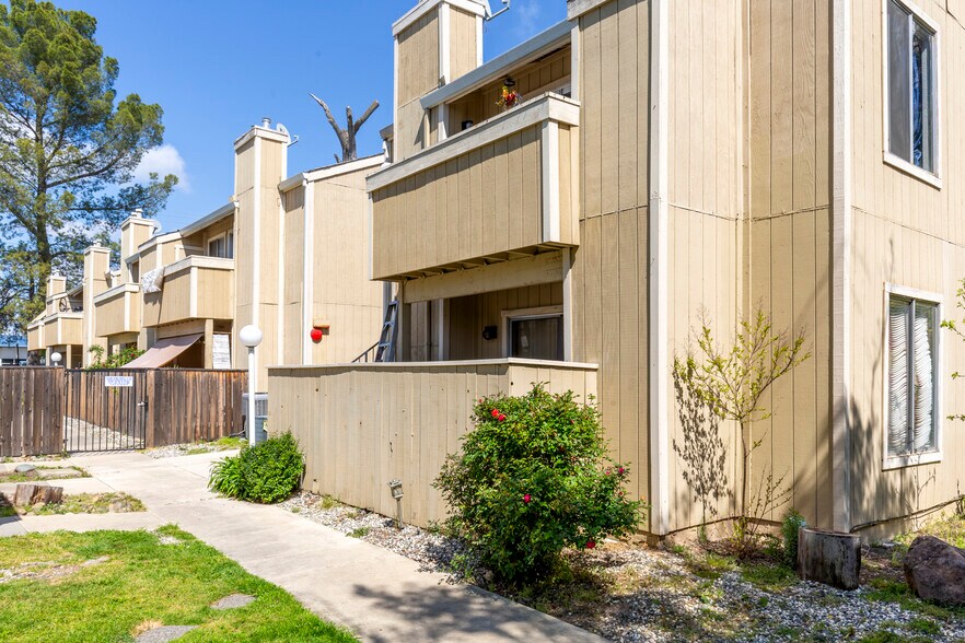 More Photos Of 2330 Hurley Way, Sacramento Apartments For Sale