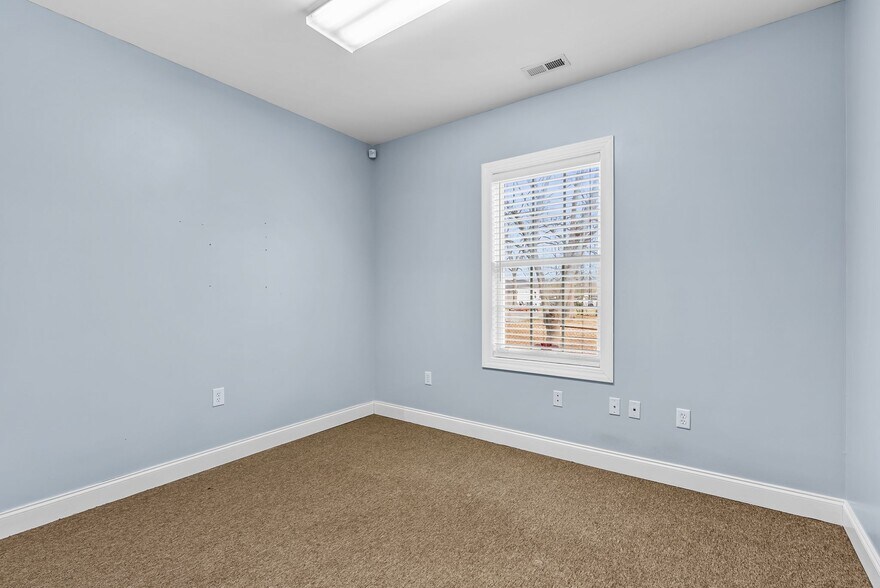 More Photos Of 107 Hillcrest Ave, Simpsonville Office For Sale