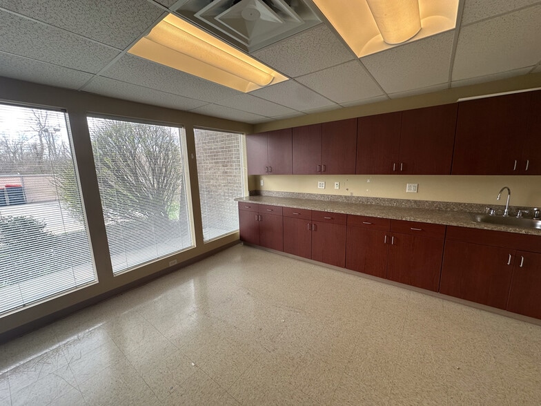 More Photos Of 121 Erie Canal Dr, Rochester Medical For Sale