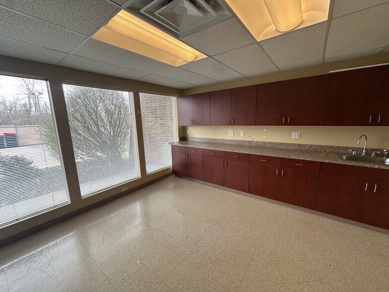 More Photos Of 121 Erie Canal Dr, Rochester Office For Sale