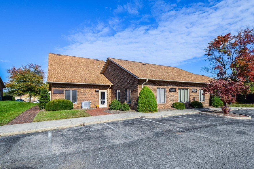 Primary Photo Of 4358 Starkey Rd, Roanoke Medical For Lease