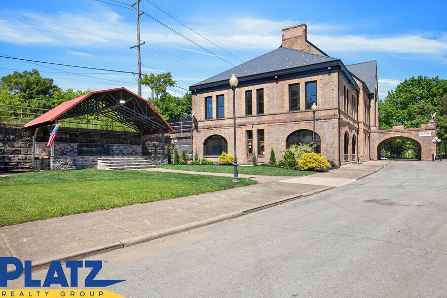 More Photos Of 530 Mahoning Ave, Youngstown Restaurant For Sale