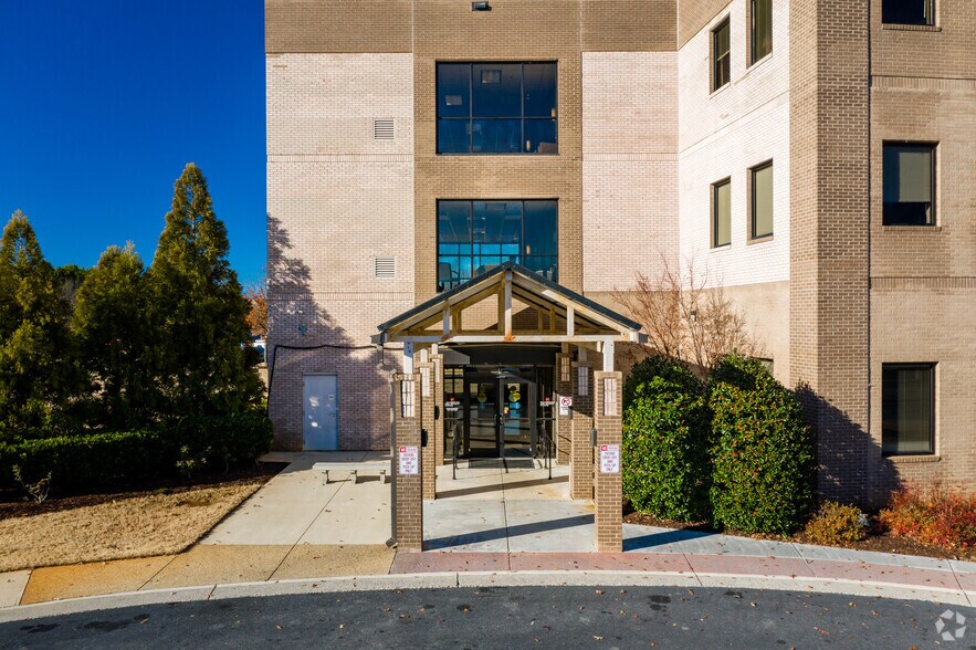 More Photos Of 100 Market Place Blvd, Cartersville Unknown For Lease