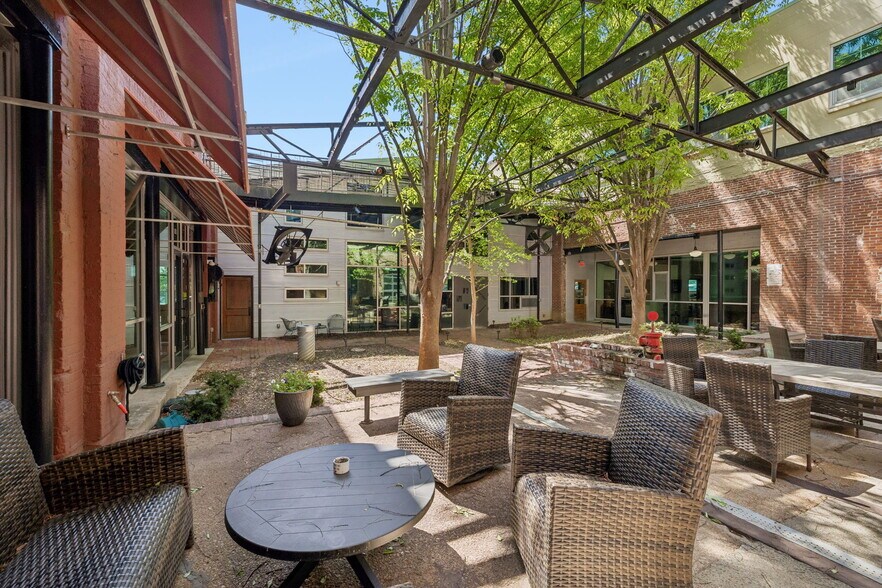 More Photos Of 2300 Charlotte Ave, Nashville Office For Sale
