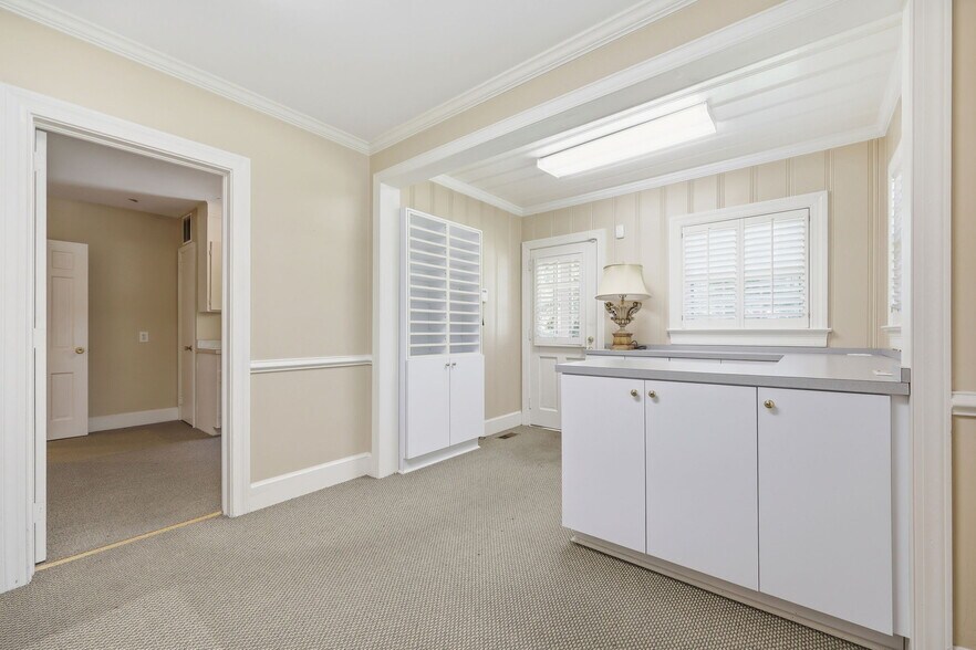 More Photos Of 1008 W Vernon Ave, Kinston Office For Sale