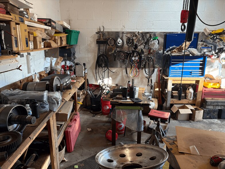 More Photos Of 211 N 9th St, Immokalee Contractor Storage Yard For Sale