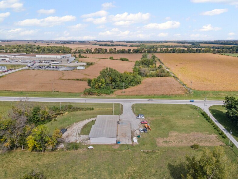 More Photos Of 3160 W Arrow St, Marshall Flex For Sale