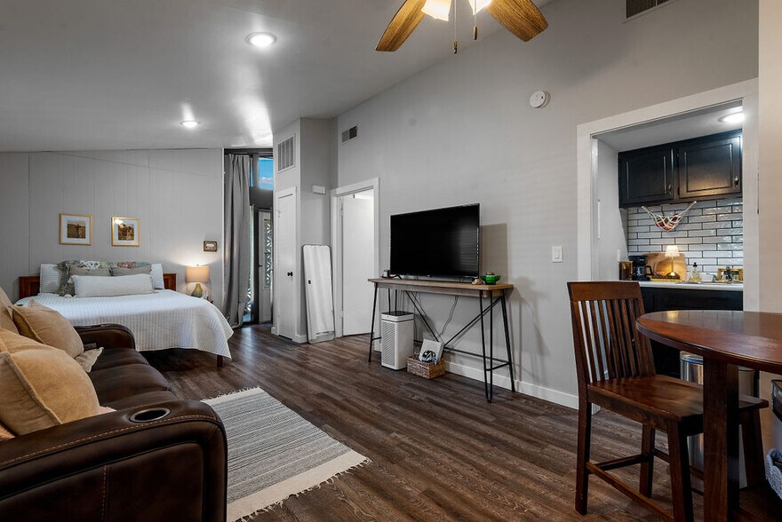 More Photos Of 124 S College St, Mountain Home Apartments For Sale