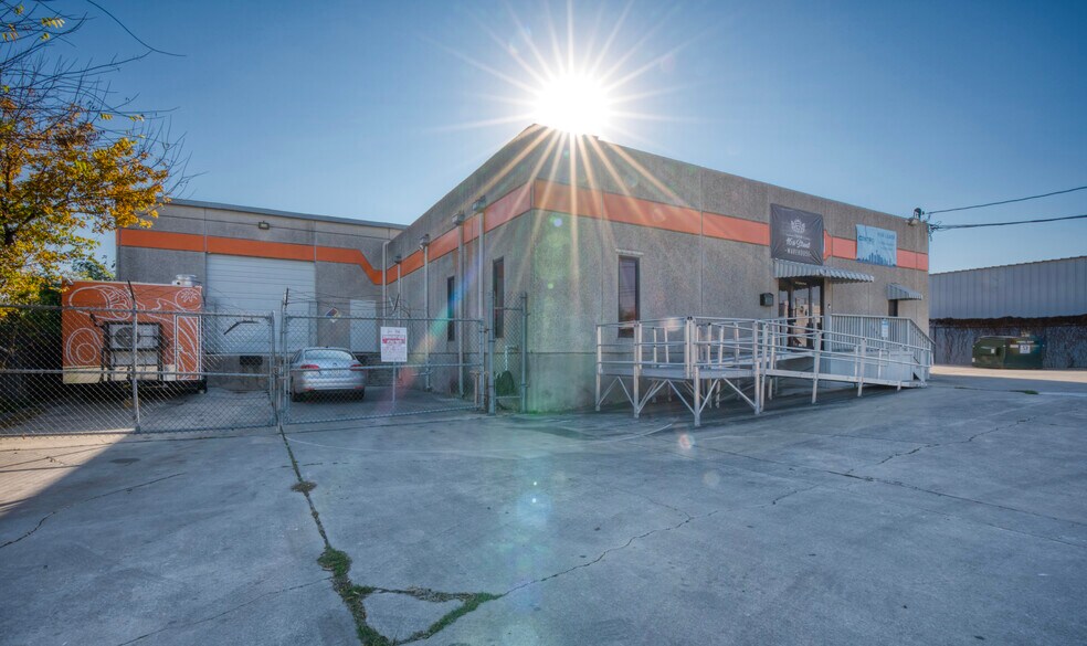 More Photos Of 414 Culebra Rd, San Antonio Light Manufacturing For Lease