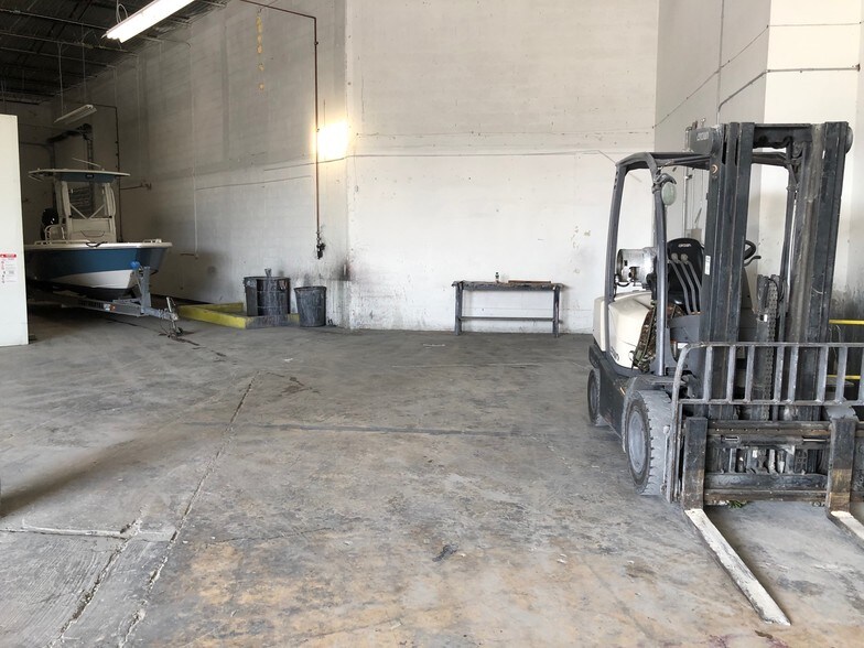 More Photos Of 660 NW 137th St, North Miami Warehouse For Sale