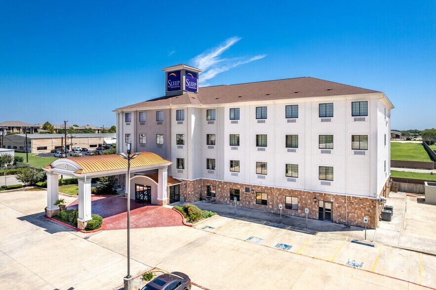 More Photos Of 5042 Beckwith Blvd, San Antonio Hotel For Sale