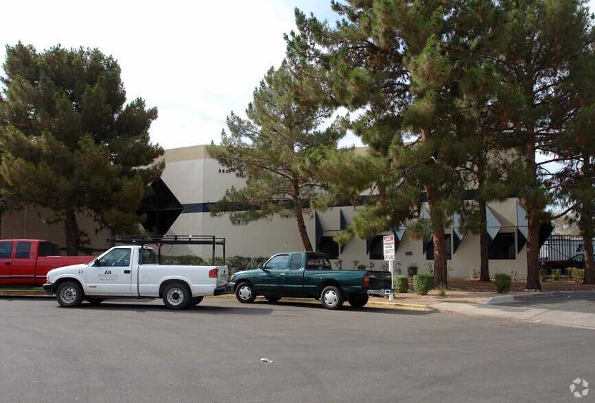 More Photos Of 3601 E La Salle St, Phoenix Warehouse For Lease