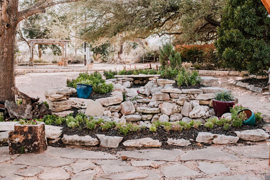 More Photos Of 13893 US Highway 87, Adkins Flex For Sale