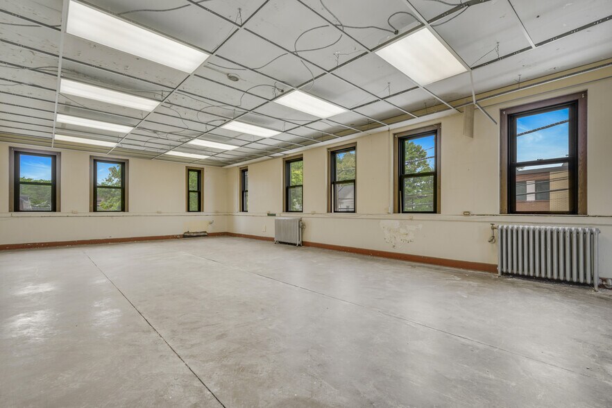 More Photos Of 330 Main St, Manchester Loft Creative Space For Sale