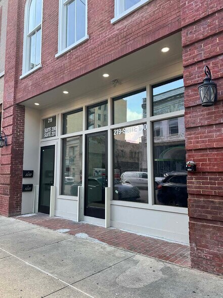 More Photos Of 219 E Main St, Johnson City Office For Lease