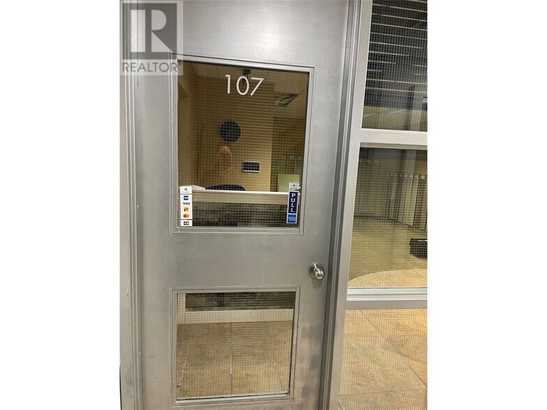 More Photos Of 1455 Ellis St, Kelowna Office Residential For Lease