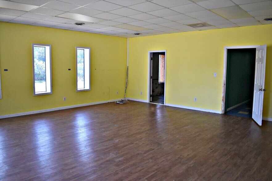 More Photos Of 11275 Edge Hill Rd, Newburg Service For Sale