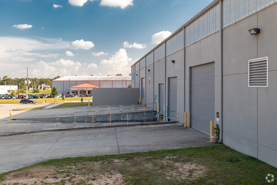 More Photos Of 27601 Commerce Oaks Dr, Conroe Warehouse For Lease