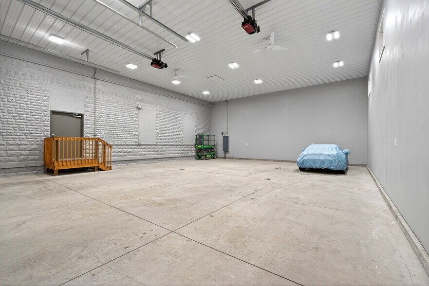 More Photos Of 320 S 1st St, Tipp City Office For Lease