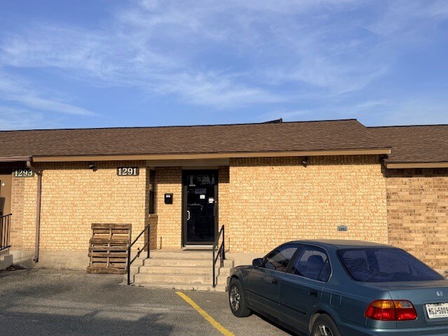 Primary Photo Of 1291 E Common St, New Braunfels Office For Lease