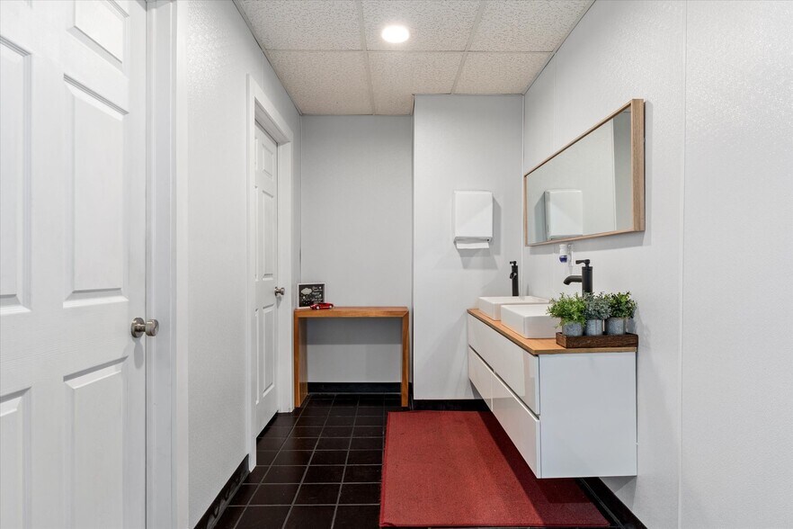 More Photos Of 912 Valley Ridge Rd, Covington General Retail For Sale