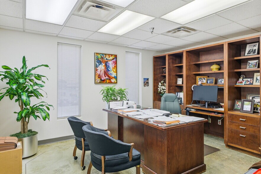 More Photos Of 315 N Park Dr, San Antonio Warehouse For Sale