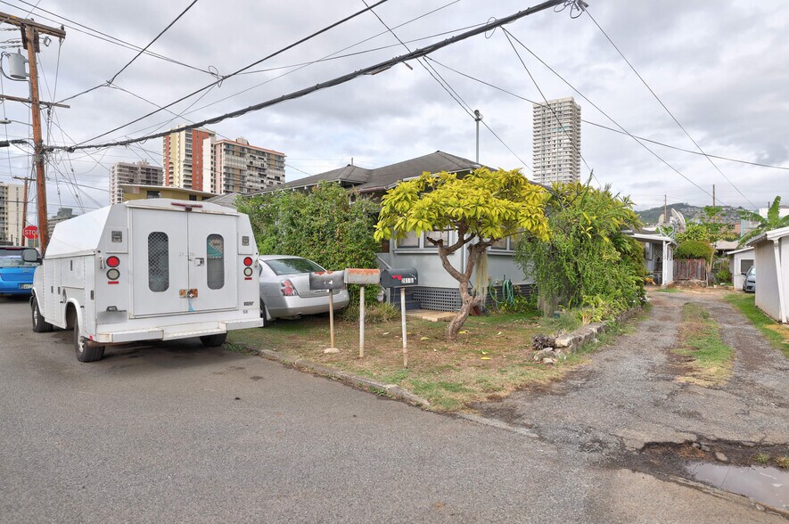 More Photos Of 2606 Nahaku Pl, Honolulu Multifamily For Sale