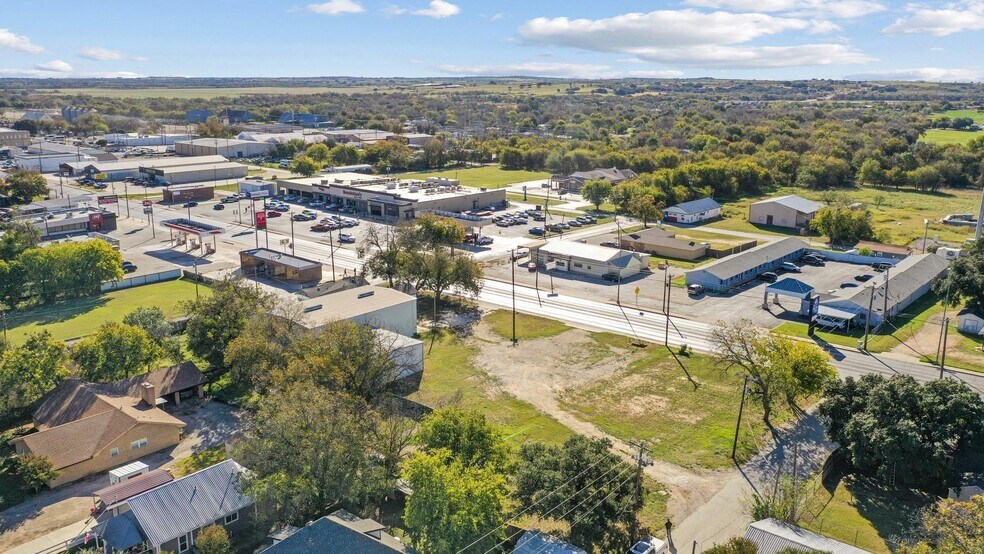 More Photos Of 503 W Central Ave, Comanche Warehouse For Sale