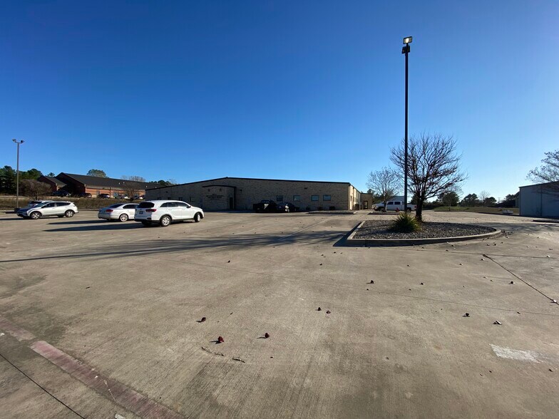 More Photos Of 3250 Robertson Rd, Tyler Office For Lease