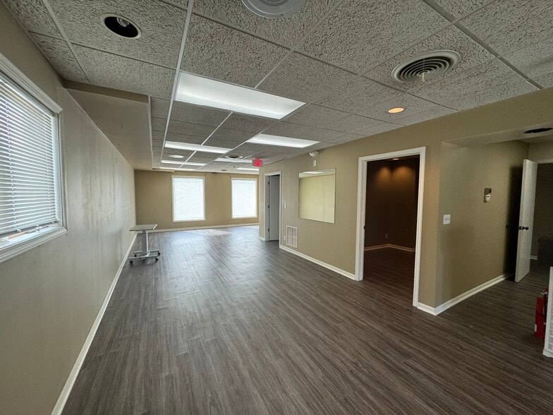 More Photos Of 1112 E Railroad St, Sandwich Office For Sale