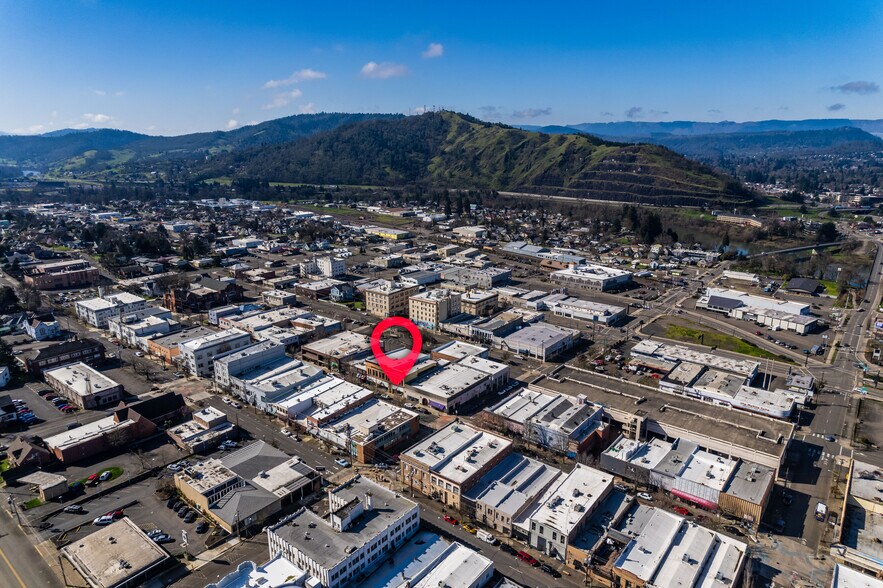 More Photos Of 622-630 SE Jackson St, Roseburg Storefront For Sale