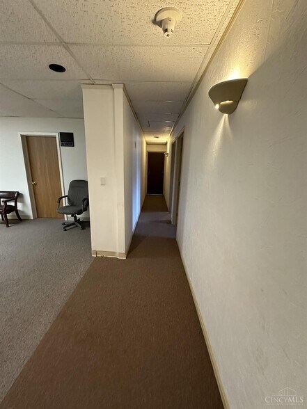 More Photos Of 2010-2040 Anderson Ferry Rd, Cincinnati Unknown For Lease